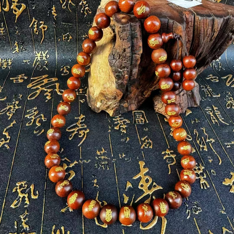 Cordón de madera de azufaifo con 36 Comandantes del Departamento del Trueno dorados: Calman la mente, alejan el mal y garantizan la paz y la seguridad