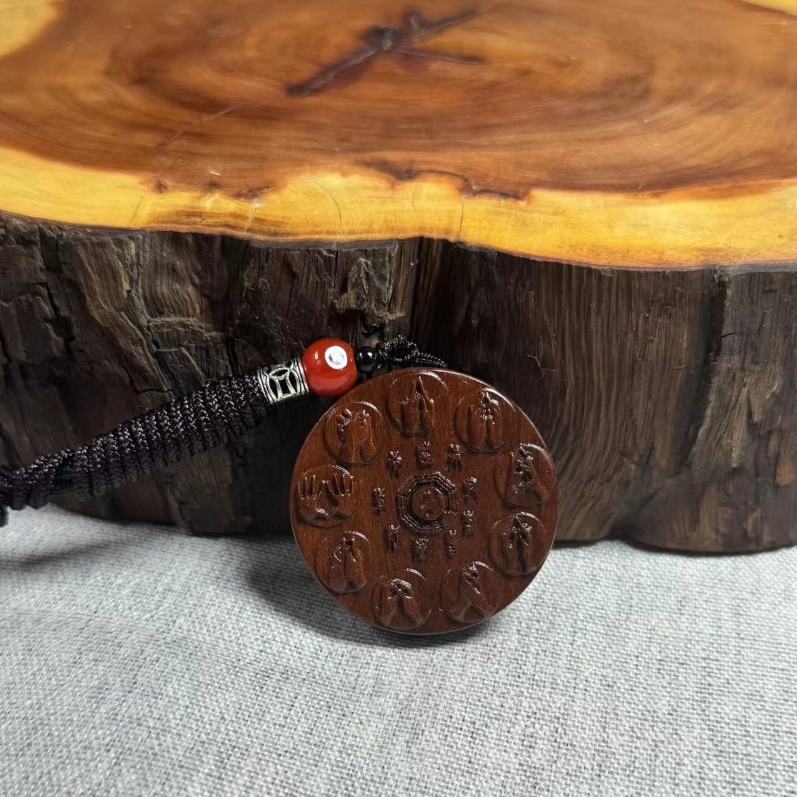 Talismán de Autoridad Celestial: Moneda 'Espíritu de la Montaña' y Colgante con Sigilo Celestial